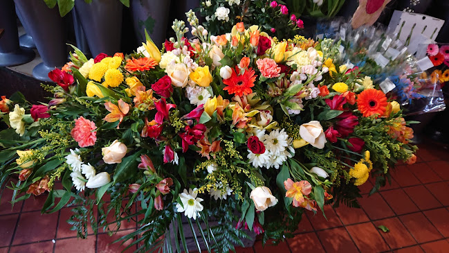 Reviews of Highworth Flowers in Swindon - Florist