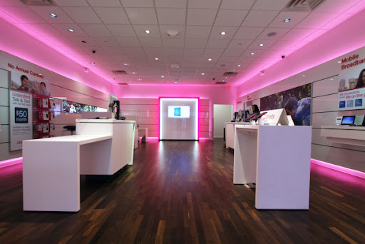 Cell Phone Store «T-Mobile», reviews and photos, 1337 E Vine St, Kissimmee, FL 34744, USA