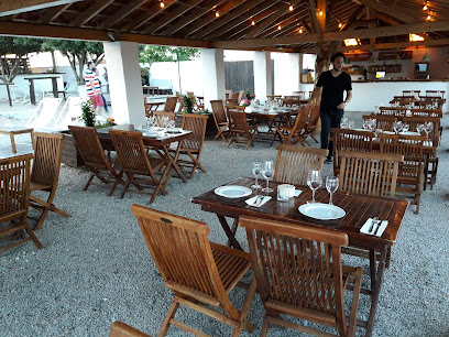 Wicky Terraza Restaurante - Carrer Xiquet de Quart, 46930 Quart de Poblet, Valencia, Spain