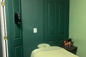 The Melting Knot Massage Spot image