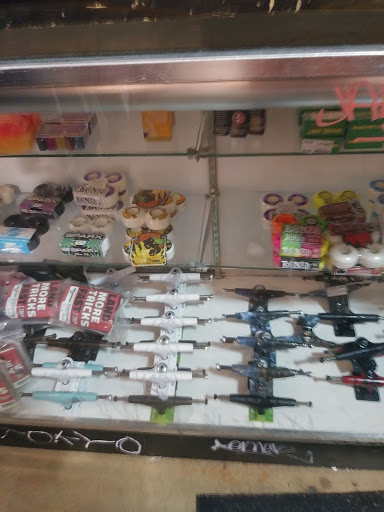 Clothing Store «Zumiez», reviews and photos, 1215 Colusa Ave f601, Yuba City, CA 95991, USA