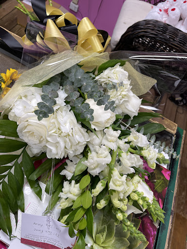 Florist «Elite Floral & Gift Shoppe», reviews and photos, 504 N Alafaya Trail #109, Orlando, FL 32828, USA