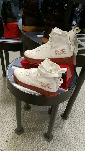 Shoe Store «Foot Locker», reviews and photos, 1100 N Wesleyan Blvd, Rocky Mount, NC 27804, USA