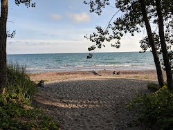 Foto van Long Point Public Beach en de nederzetting