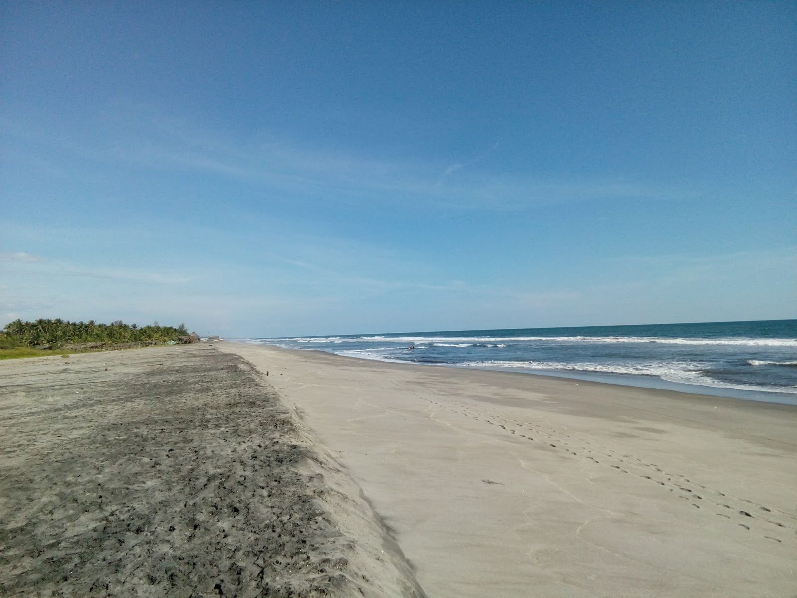 Φωτογραφία του San Marcelino beach με μακρά ευθεία ακτή