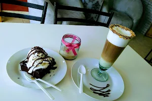 Almas's Café image