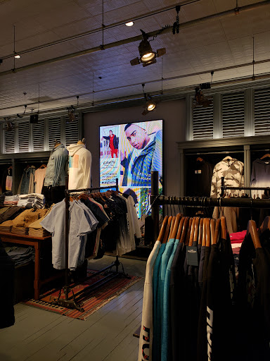 Clothing Store «Hollister Co.», reviews and photos, 282 Garden State Plaza Blvd, Paramus, NJ 07652, USA