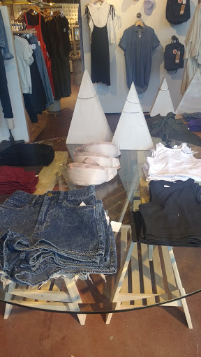 Clothing Store «Urban Outfitters», reviews and photos, 1140 Bardstown Rd, Louisville, KY 40204, USA