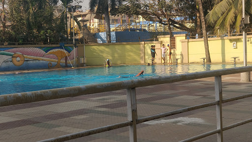 Michael Phelps Swimming at Nitrro Sports & Fitness Center