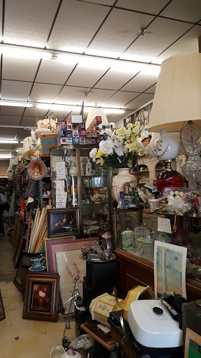 Antique Store «Englishtown Antiques & Used», reviews and photos, 42 Main St, Englishtown, NJ 07726, USA