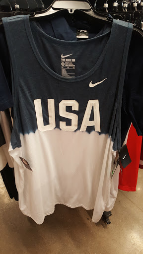 Clothing Store «Nike Factory Store», reviews and photos, 102 The Arches Cir, Deer Park, NY 11729, USA