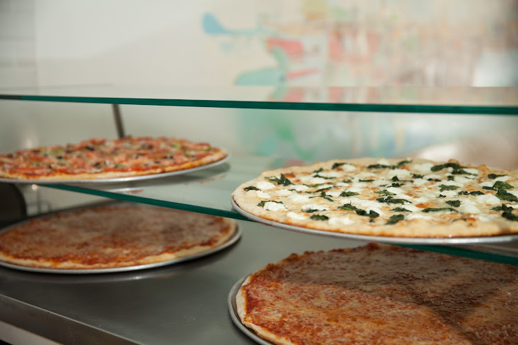 Best Thin Crust pizza place in Santa Monica - Santa Monica Pizza Kitchen