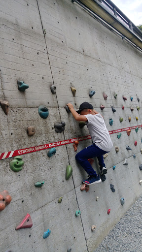Climbing walls in Medellin