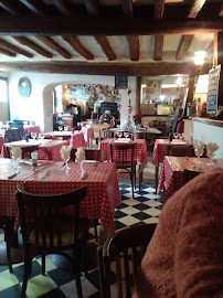 Atmosphère du Restaurant Auberge du Clocher à Villeneuve-sur-Verberie - n°13