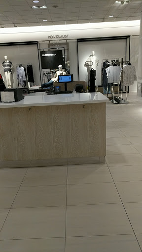 Department Store «Nordstrom at the Americana at Brand», reviews and photos, 102 Caruso Ave, Glendale, CA 91210, USA