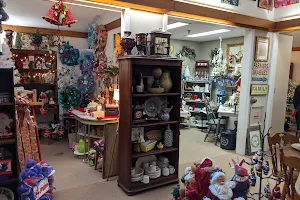 The Salvage Yard Resale Shoppe image