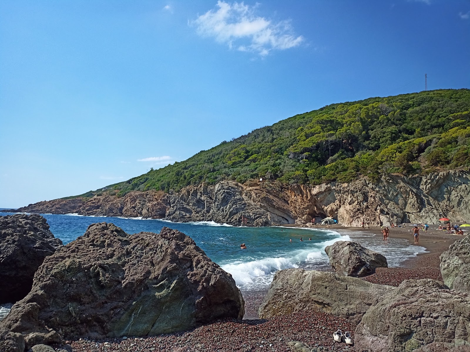 Foto de Cala del Leone com sujo nível de limpeza