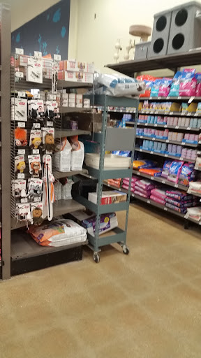 Pet Supply Store «Petco Animal Supplies», reviews and photos, 4698 S Whitnall Ave, St Francis, WI 53235, USA