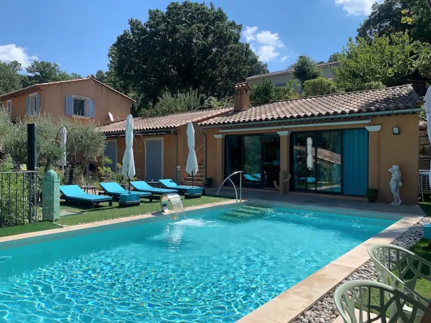 Charmant studio : Appartement 2 personnes, avec piscine, en pleine nature, proche plage, dans le Var en Provence à Collobrières (Var 83)
