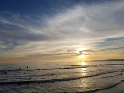 Foto van Cawitan Beach met recht en lang