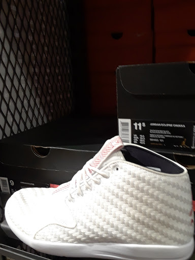 Clothing Store «Nike Factory Store», reviews and photos, 603 Stanley K Tanger Dr, Lancaster, PA 17602, USA