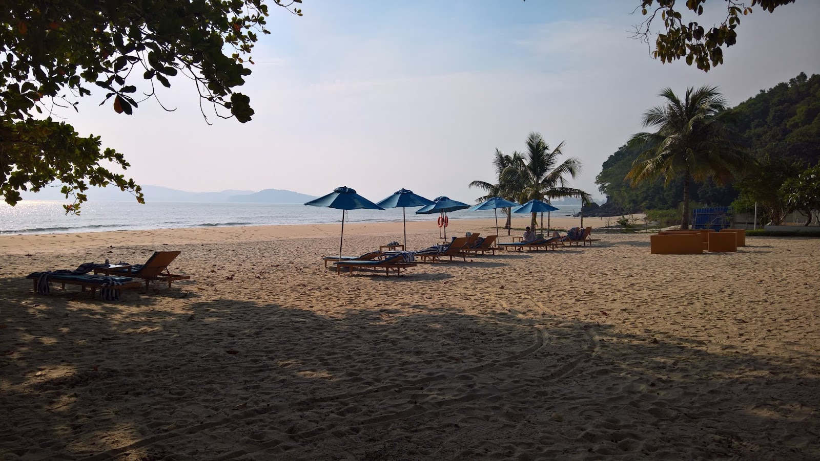 Fotografija Plaža Tengah delno hotelsko območje