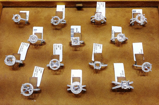 Jewelry Repair Service «Snug Harbor Jewelry Inc», reviews and photos, 395 Merrick Rd, Amityville, NY 11701, USA