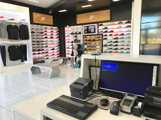 Shoe Store «Shoe Palace», reviews and photos, 554 N Wilson Way, Stockton, CA 95025, USA