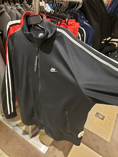Stores to buy men's polo shirts Minneapolis