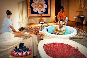 𝗚𝗟𝗢𝗕𝗔𝗟 𝗦𝗣𝗔 & 𝗦𝗔𝗟𝗢𝗡- Spa massage centre/ Beauty spa/ Body massage centres in Varanasi image