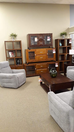 Furniture Store «Raymour & Flanigan Furniture and Mattress Store», reviews and photos, 2780 W Ridge Rd, Rochester, NY 14626, USA