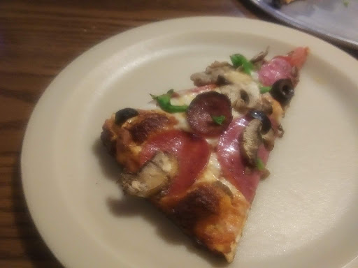 Pizza Restaurant «Round Table Pizza», reviews and photos, 292 S State St, Ukiah, CA 95482, USA