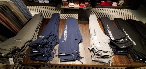 Clothing Store «Hollister Co.», reviews and photos, 21100 Dulles Town Cir #234, Dulles, VA 20166, USA