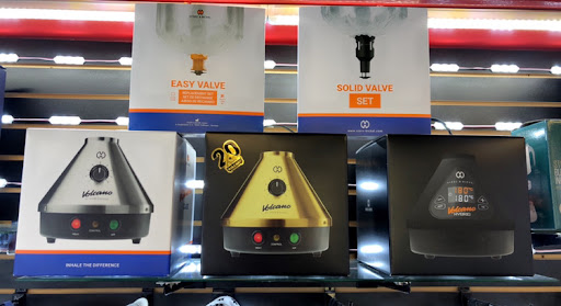 Tobacco Shop «Pine-Apple Xpress Smoke Shop Vape Shop, & Hookahs Sugar Land», reviews and photos, 10701 W Bellfort Ave b182, Houston, TX 77099, USA