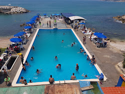 Rosha beach'in fotoğrafı birden fazla küçük koy ile birlikte