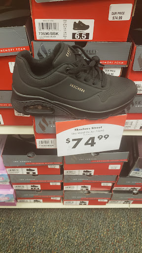 Shoe Store «Shoe Carnival», reviews and photos, 2530 W 94th St, Evergreen Park, IL 60805, USA