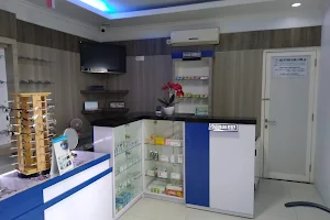Klinik Mata Borneo dr.Hasna Retnawati ,S.p.M image