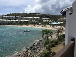 Cowpet Bay beach'in fotoğrafı küçük koy ile birlikte