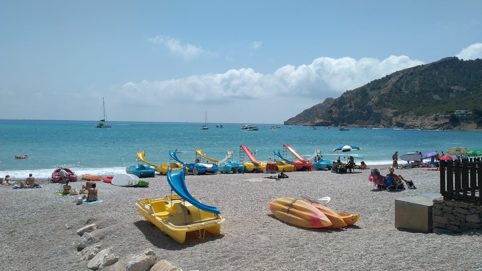 Fotografija Albir plaža priljubljeno mesto med poznavalci sprostitve