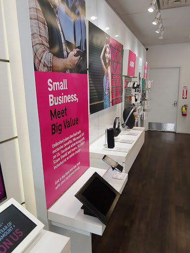 Cell Phone Store «T-Mobile», reviews and photos, 1920 Crest View Dr, Hudson, WI 54016, USA