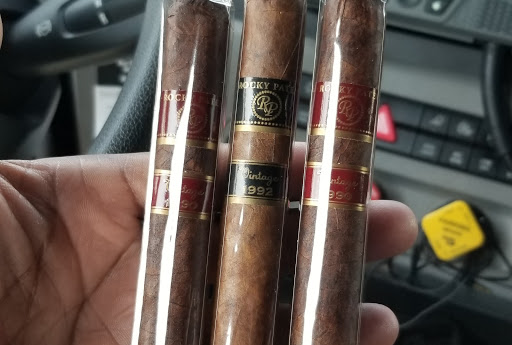 Tobacco Shop «Smokers Outlet», reviews and photos, 1446 E Kearney St, Springfield, MO 65803, USA