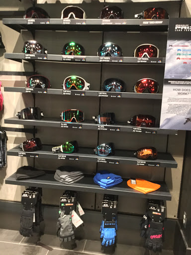 Sunglasses Store «Oakley Store», reviews and photos, 654 Spectrum Center Dr, Irvine, CA 92618, USA