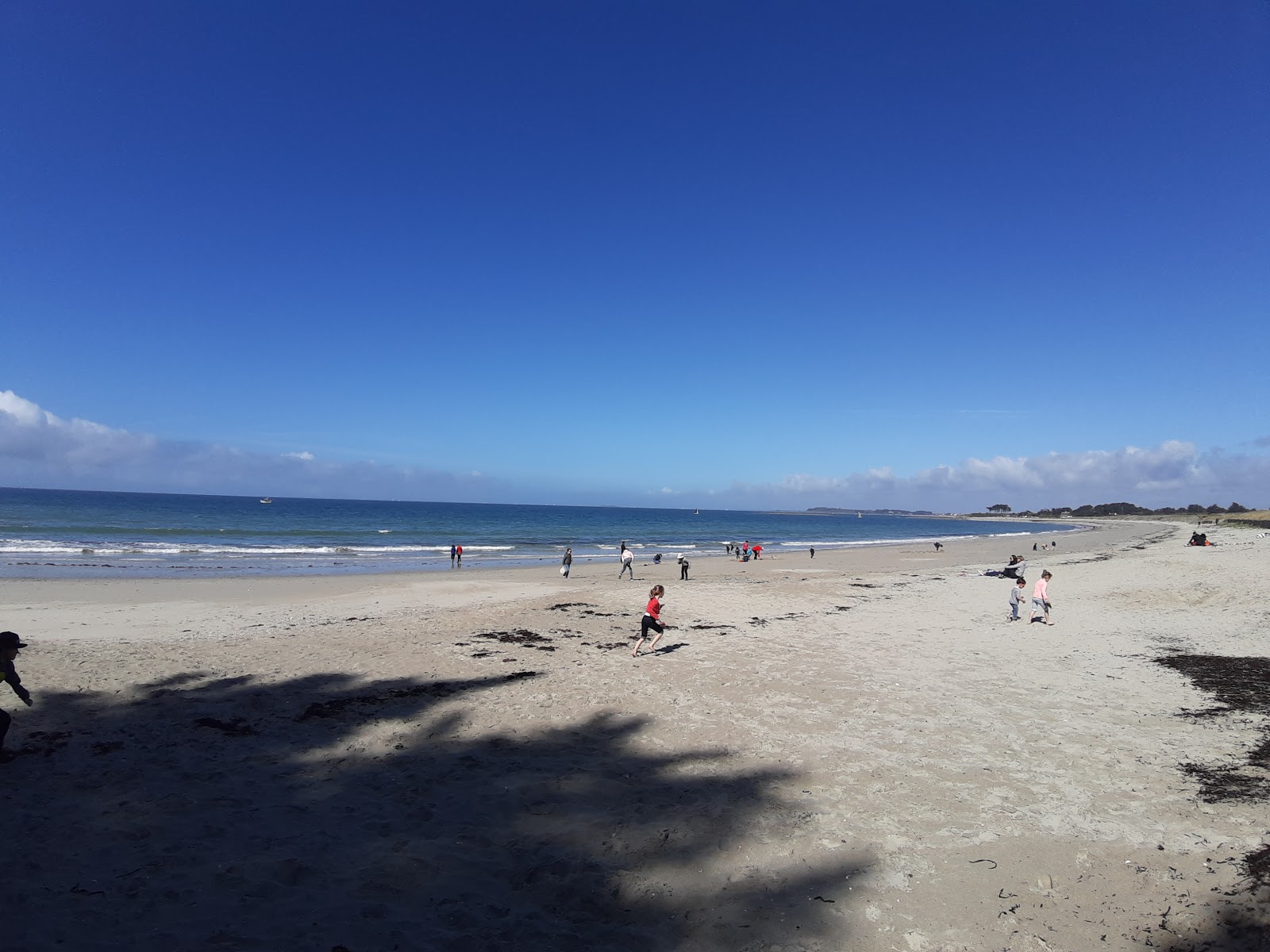 Plage des Govelins'in fotoğrafı uzun koy ile birlikte