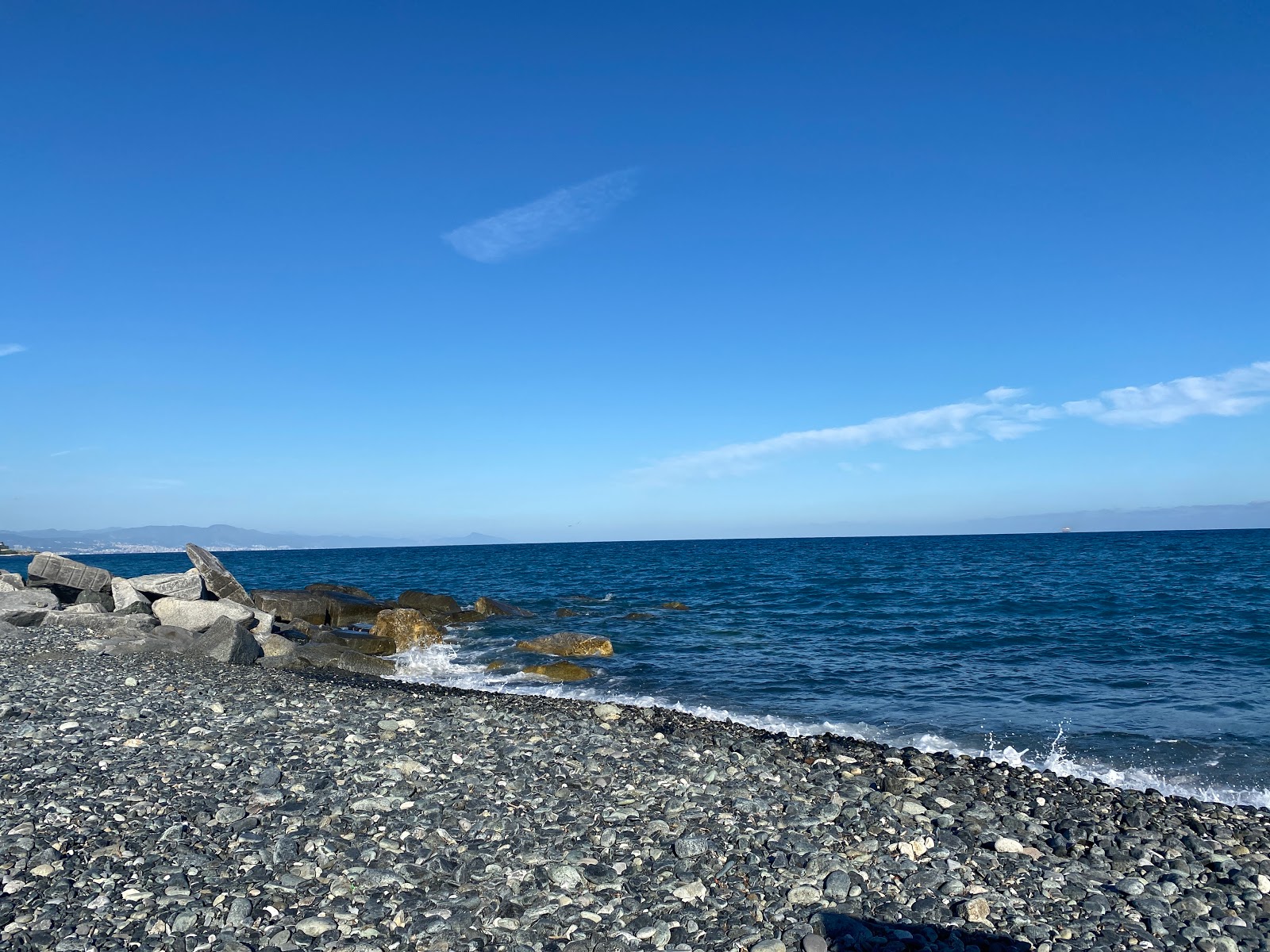 Spiaggia Libera Carretta Cogoleto'in fotoğrafı - rahatlamayı sevenler arasında popüler bir yer