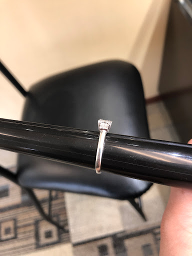 Jewelry Buyer «Gold and Jewelry Direct», reviews and photos, 130 S Main St, Algonquin, IL 60102, USA