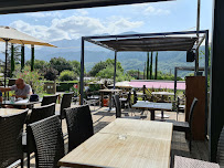 Atmosphère du Le Santo - Bar / Restaurant - Piscine Chauffée à Talloires-Montmin - n°6