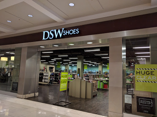 DSW Designer Shoe Warehouse, 10000 California St, Omaha, NE 68114, USA, 