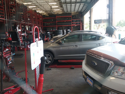 Tire Shop «Discount Tire Store - Sanford, FL», reviews and photos, 3513 S Orlando Dr, Sanford, FL 32773, USA