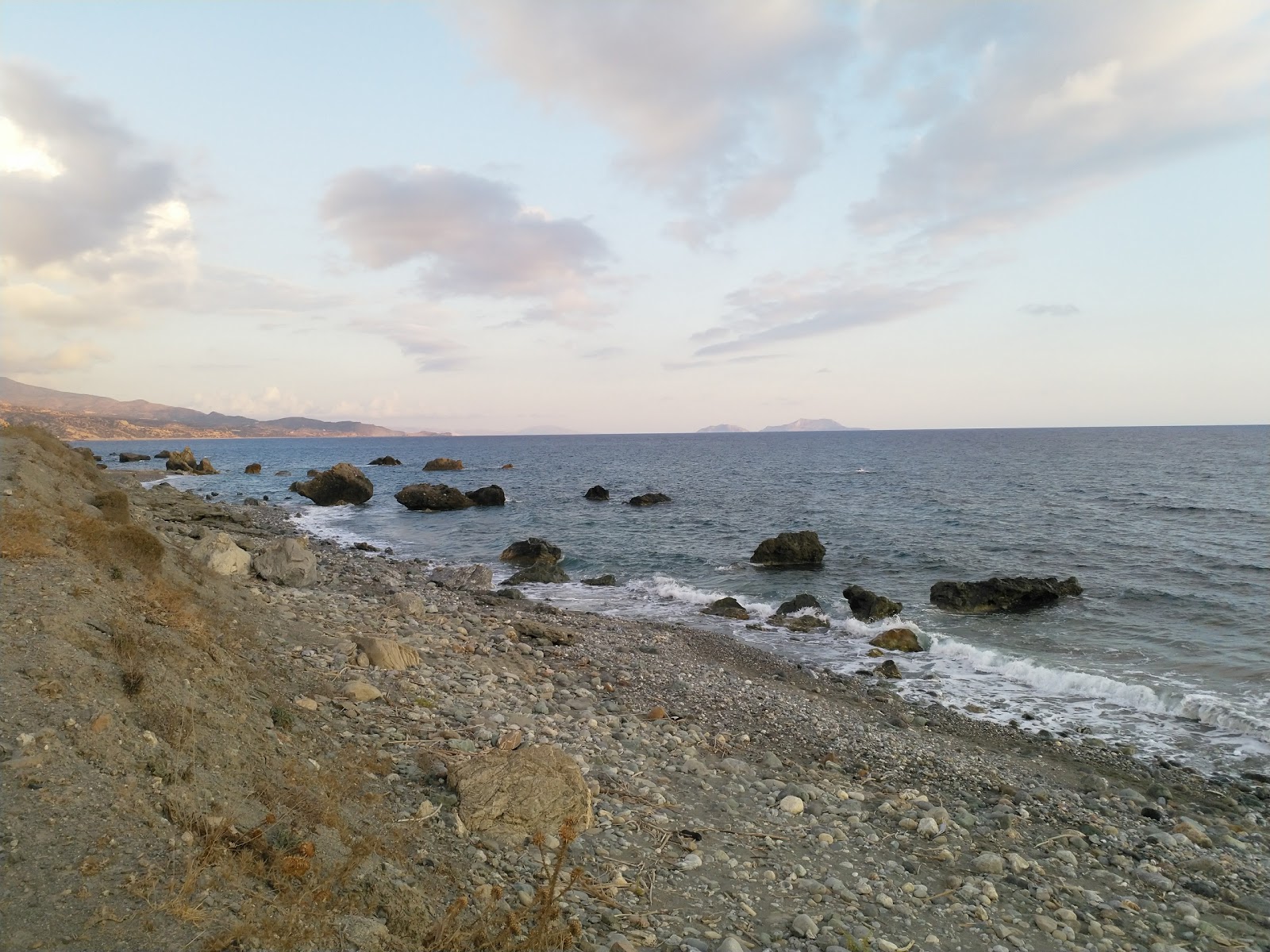 Fotografija Vasilis Rock beach divje območje