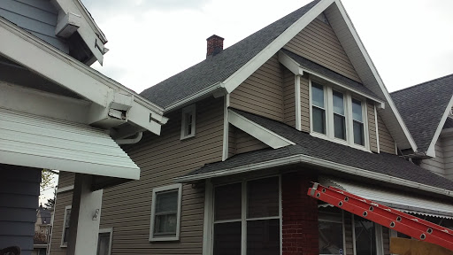 Hunt's Roofing and Siding, serving Toledo and surrounding.